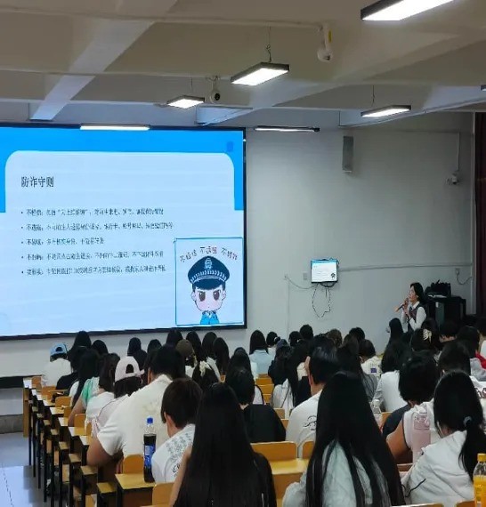 征信守护青春路 反诈筑牢安全墙|财经商贸学院开展征信反诈金融安全讲座 第 2 张 征信守护青春路 反诈筑牢安全墙|财经商贸学院开展征信反诈金融安全讲座 第 2 张