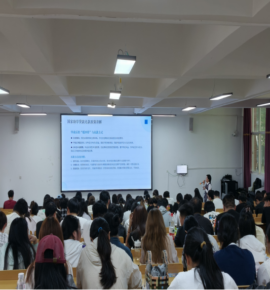 征信守护青春路 反诈筑牢安全墙|财经商贸学院开展征信反诈金融安全讲座 第 3 张 征信守护青春路 反诈筑牢安全墙|财经商贸学院开展征信反诈金融安全讲座 第 3 张