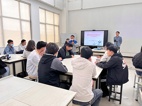 【魅力工程】- 2021-2022下学年建筑工程学院建筑学专业召开师生座谈会 —考研宣讲会 第 3 张