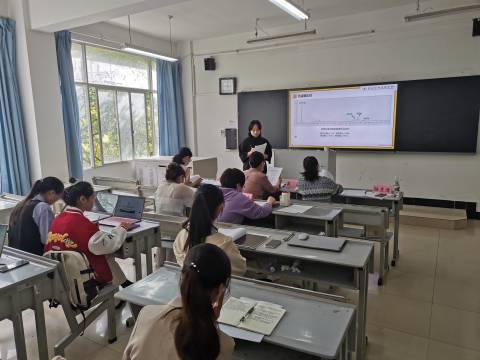 学生答辩(1).jpg