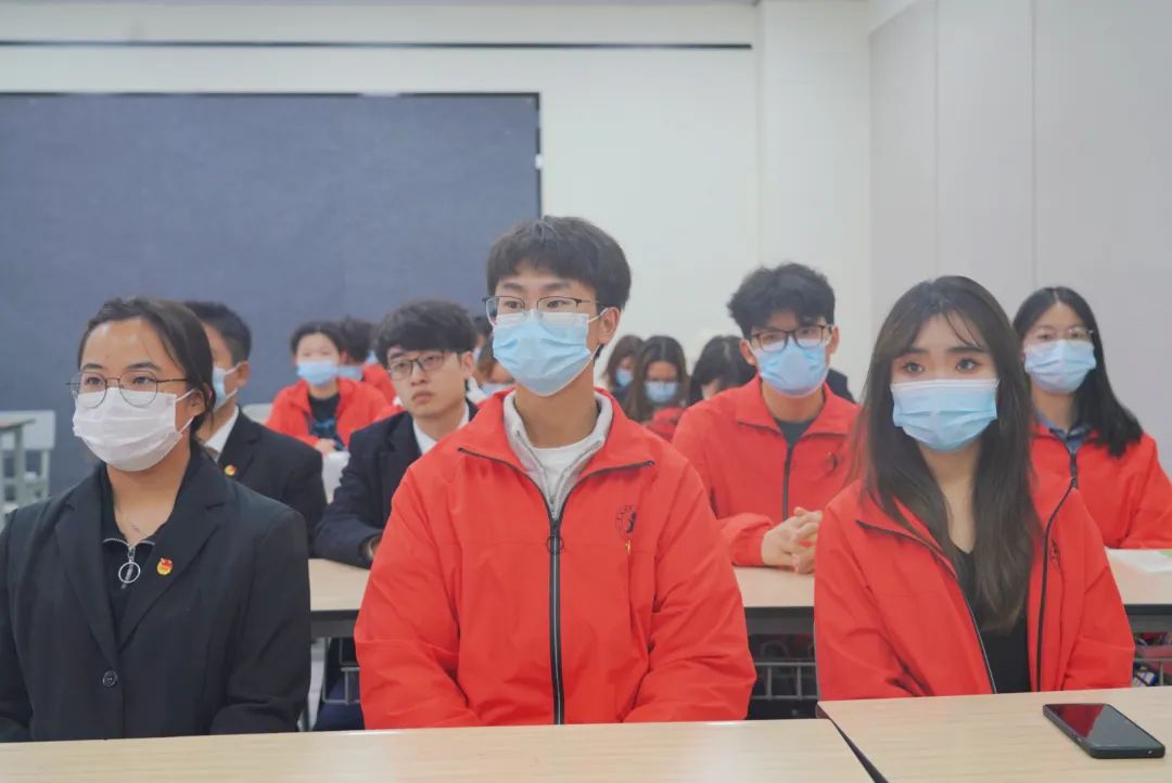 【创美艺传】青春心向党|艺术与传媒学院组织集中观看中国共产党第二十次全国代表大会开幕会盛况 第 2 张