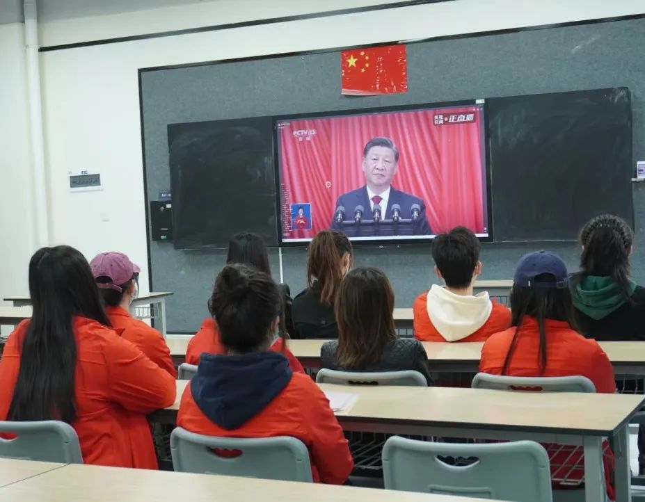 【创美艺传】青春心向党|艺术与传媒学院组织集中观看中国共产党第二十次全国代表大会开幕会盛况 第 3 张