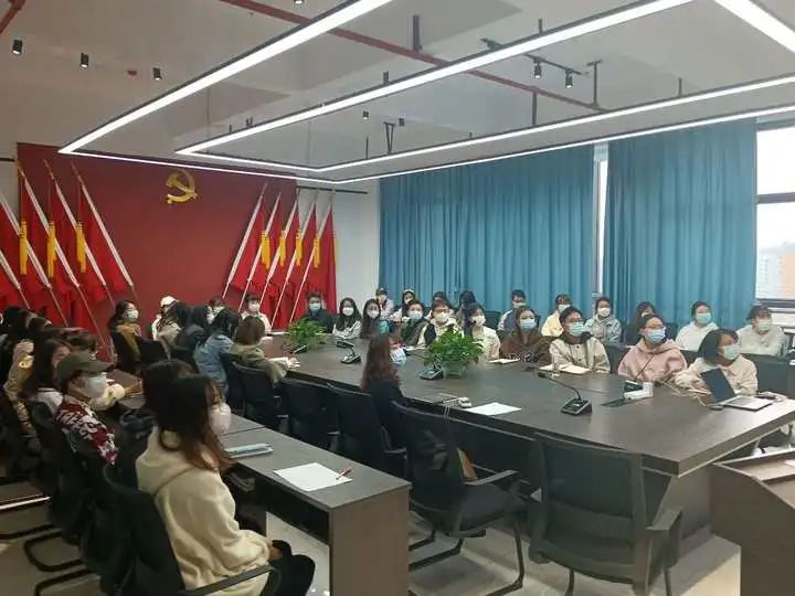 【创美艺传】青春心向党|艺术与传媒学院组织集中观看中国共产党第二十次全国代表大会开幕会盛况 第 8 张