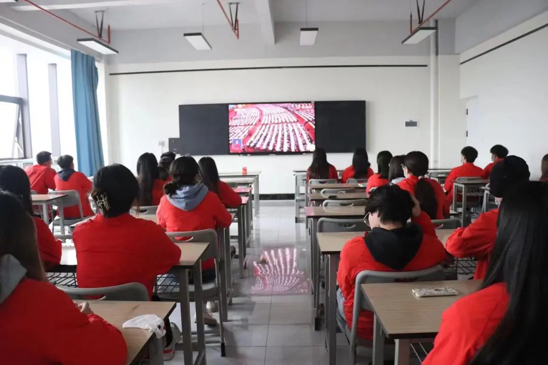 【创美艺传】青春心向党|艺术与传媒学院组织集中观看中国共产党第二十次全国代表大会开幕会盛况 第 9 张