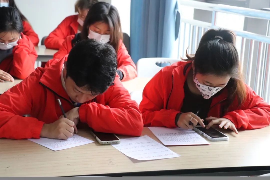 【创美艺传】青春心向党|艺术与传媒学院组织集中观看中国共产党第二十次全国代表大会开幕会盛况 第 12 张