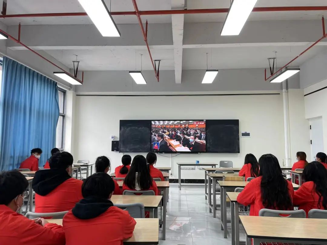 【创美艺传】青春心向党|艺术与传媒学院组织集中观看中国共产党第二十次全国代表大会开幕会盛况 第 13 张