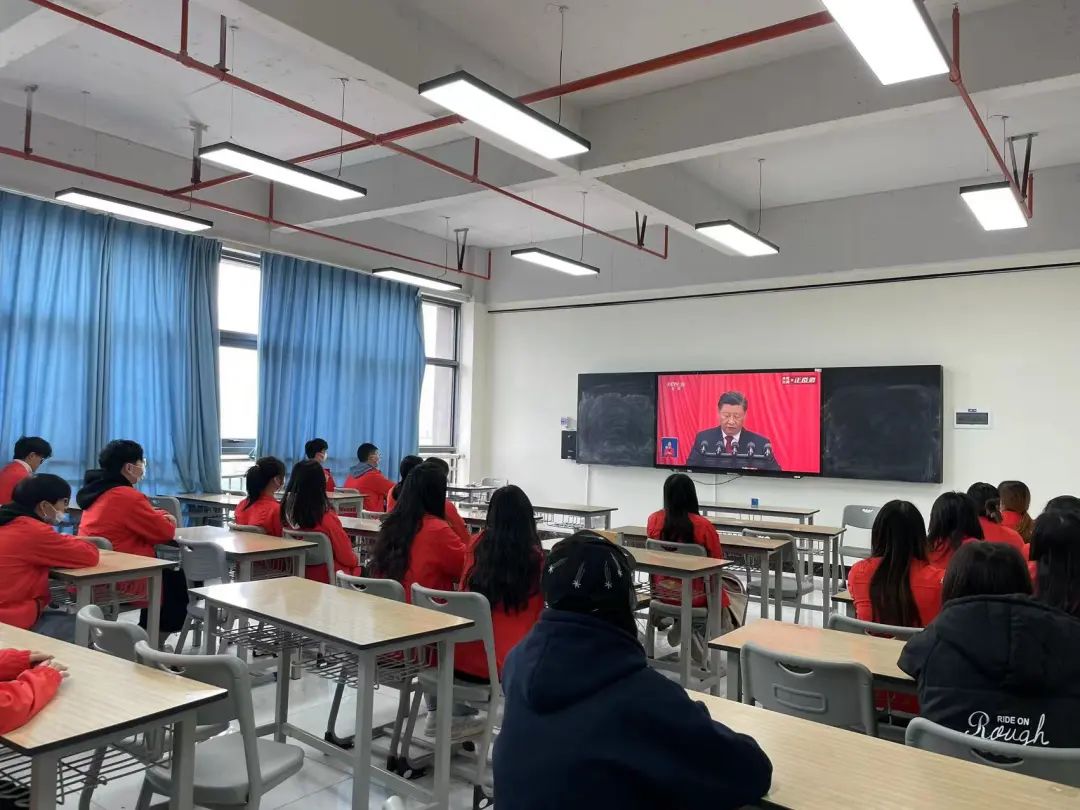 【创美艺传】青春心向党|艺术与传媒学院组织集中观看中国共产党第二十次全国代表大会开幕会盛况 第 14 张
