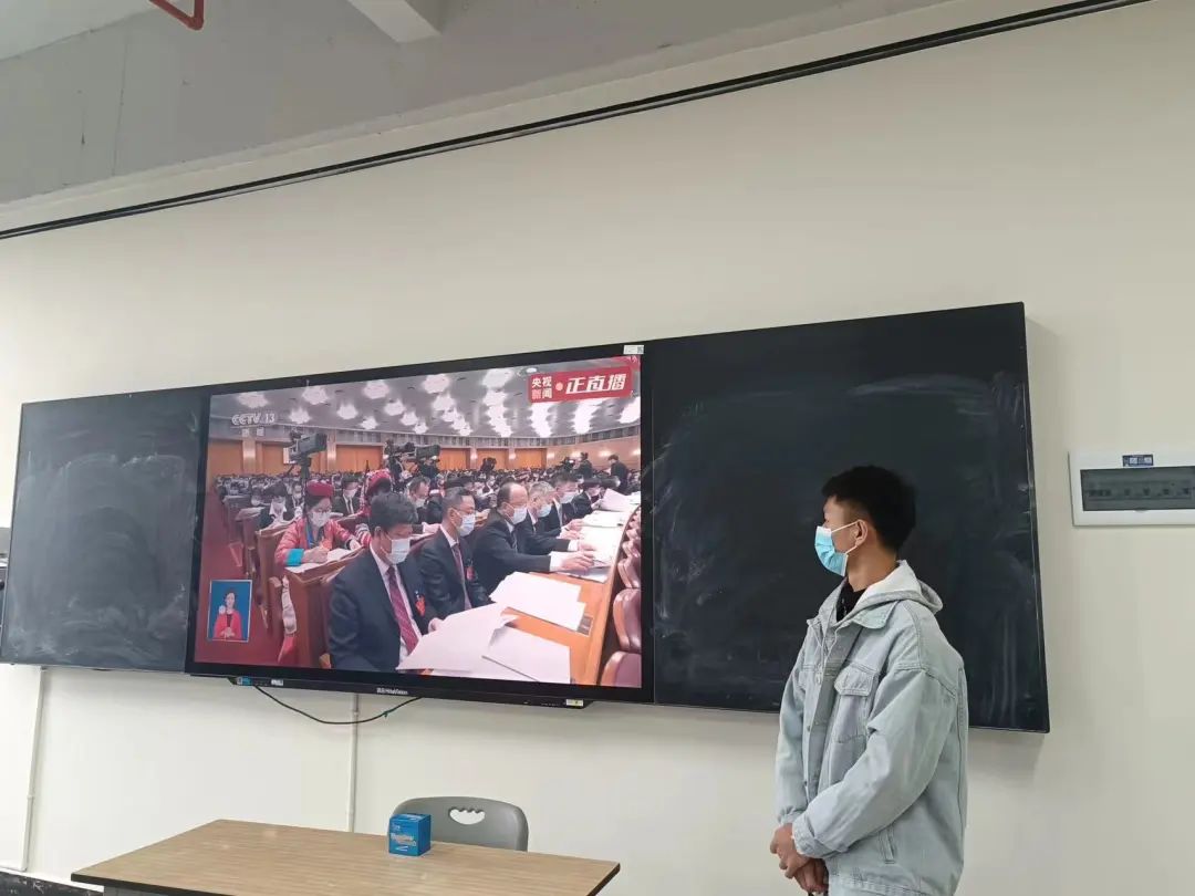 【创美艺传】青春心向党|艺术与传媒学院组织集中观看中国共产党第二十次全国代表大会开幕会盛况 第 15 张