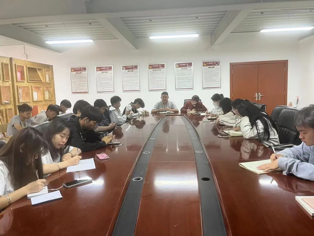 云南经济管理学院团员青年热议习近平总书记给中国农业大学科技小院的同学们的回信 第 2 张