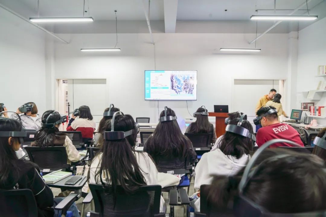 思政课还可以这样上？​VR体验式教学让思政课“活”起来 第 3 张