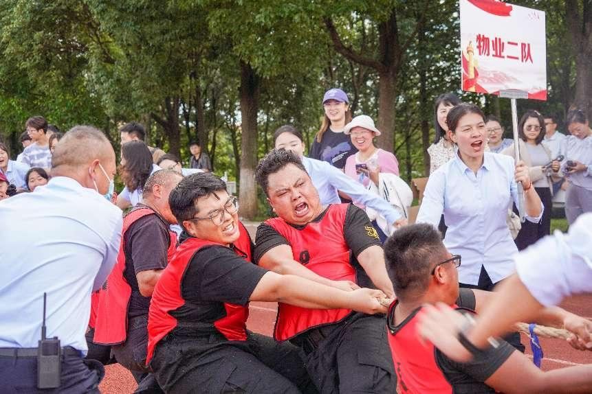 拔河比赛展风采  凝心聚力启新篇 ——云南经济管理学院第四届教职工拔河比赛圆满成功 第 13 张