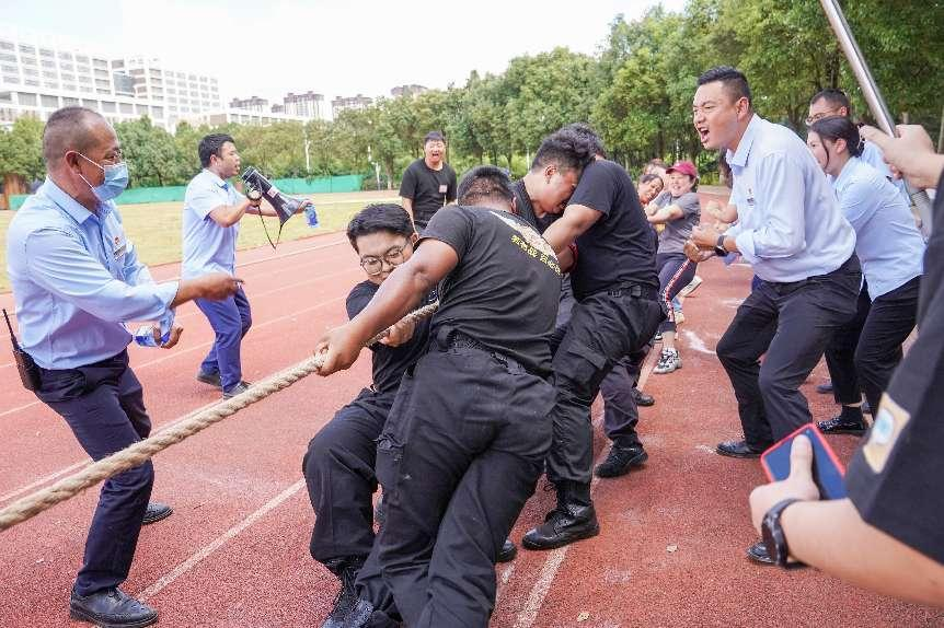拔河比赛展风采  凝心聚力启新篇 ——云南经济管理学院第四届教职工拔河比赛圆满成功 第 14 张