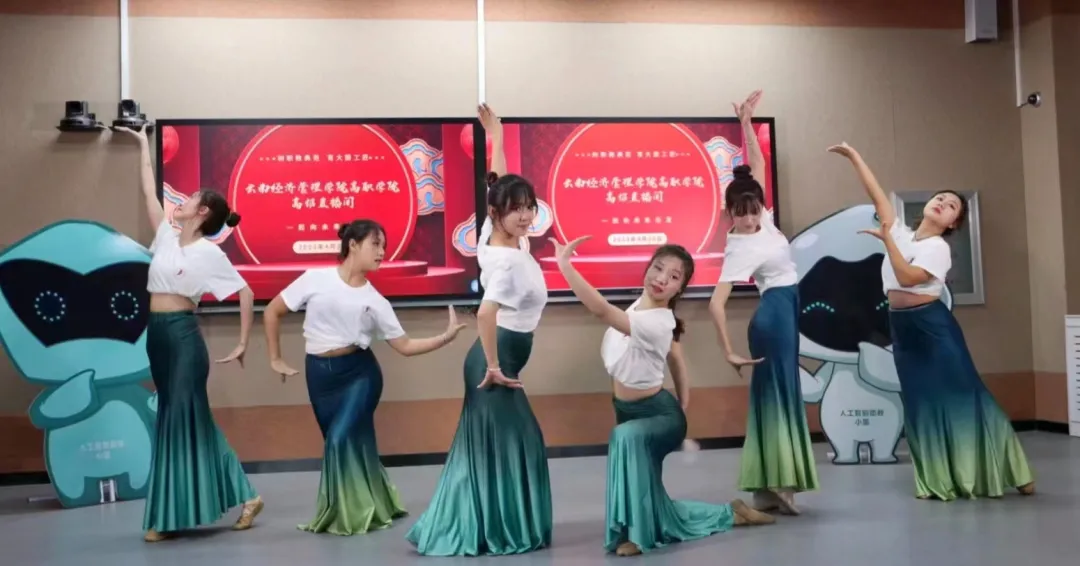 树职教典范 育大国工匠——云南经济管理学院高职学院2023年高招直播“向未来出发” 第 8 张