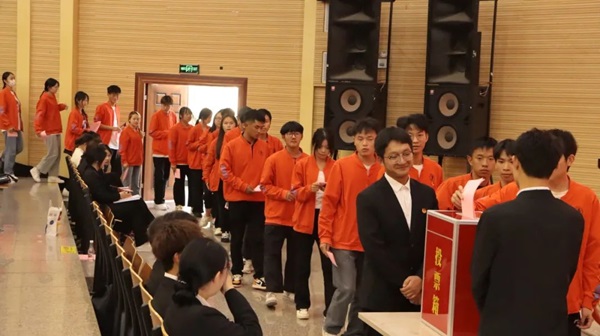 青春盛会，共谱新篇——记云南经济管理学院高职学院第六次学代会 第 9 张