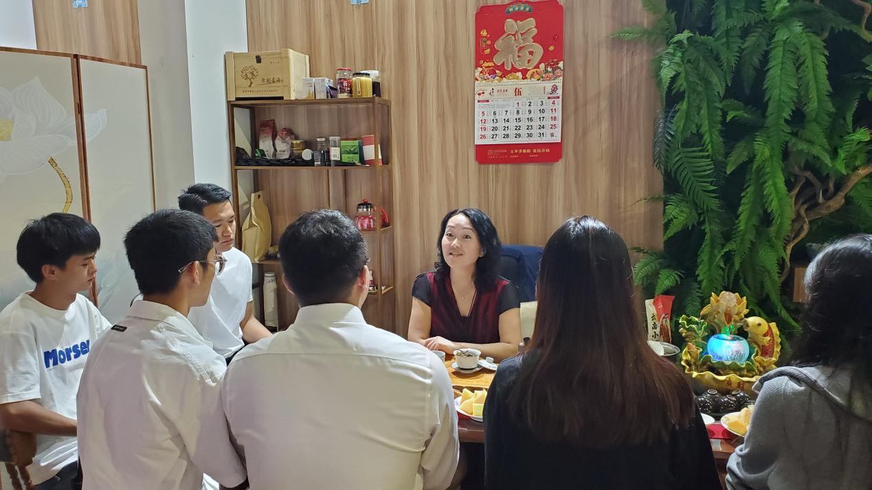 跨文化桥梁--我院师生探访泰国文化馆并拓展就业机会 第 3 张