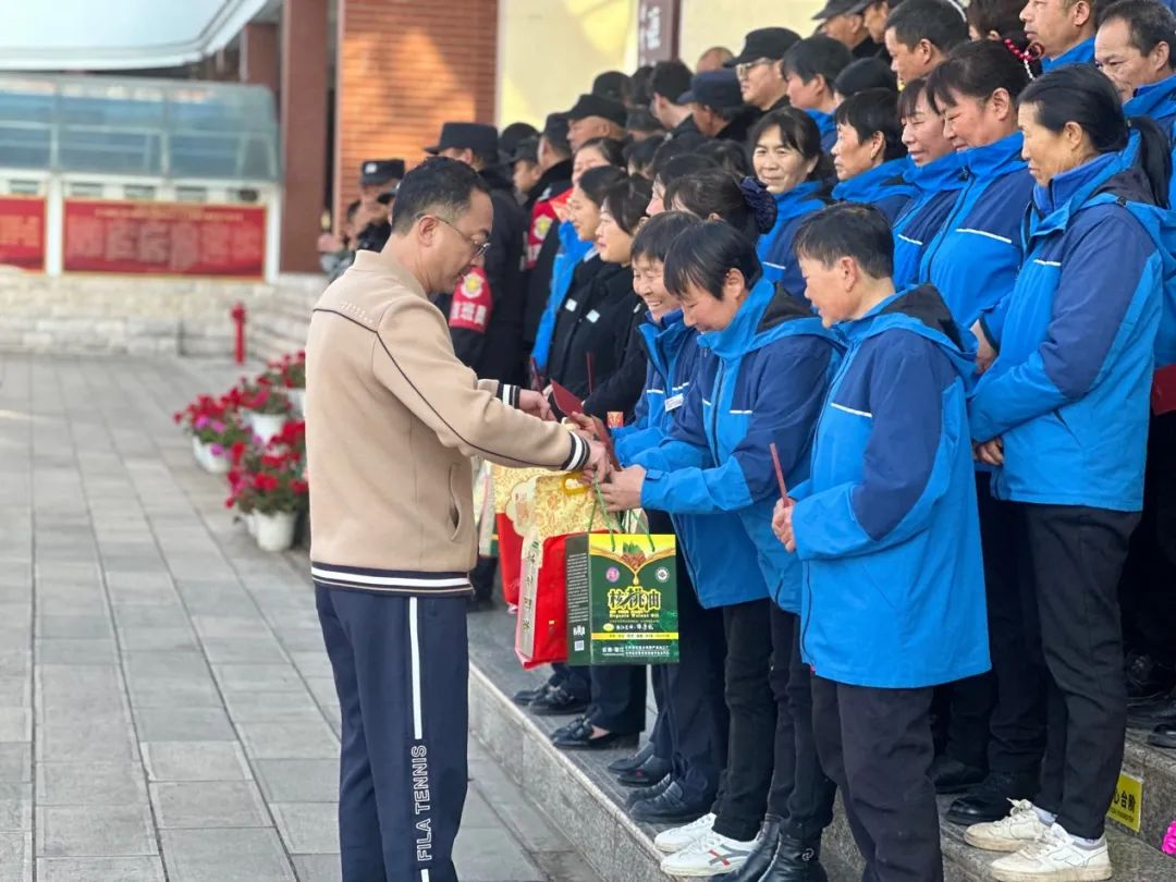 新春慰问送温暖 节前关怀暖人心｜云南经济管理学院开展2024年新春慰问活动 第 8 张