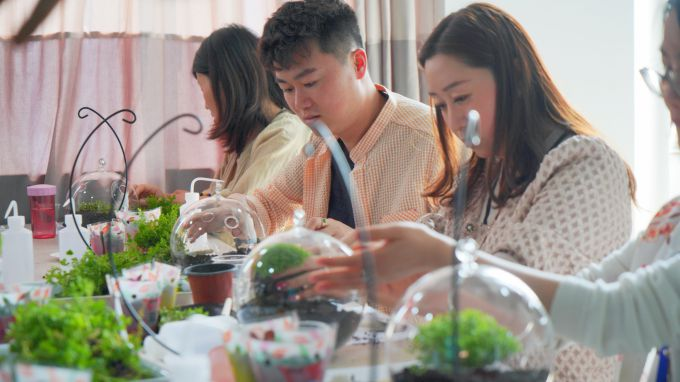 捧在手心的小森林，看得见的向往 ——云南经济管理学院教职工苔藓微景观DIY活动 第 3 张