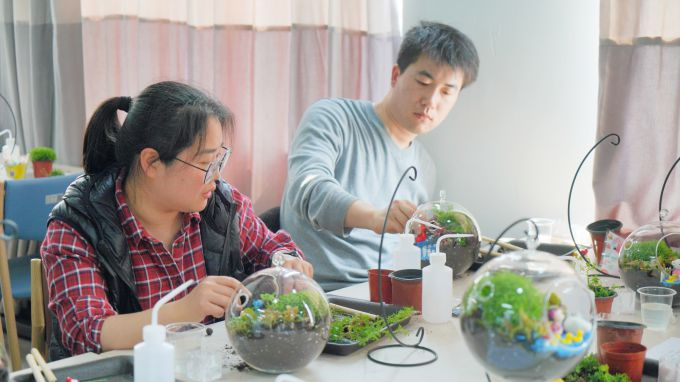 捧在手心的小森林，看得见的向往 ——云南经济管理学院教职工苔藓微景观DIY活动 第 6 张