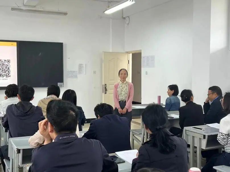 展现学术风采与专业素养—云南经济管理学院医学院药学、中药学专业2024届毕业生论文答辩会圆满落幕 第 2 张