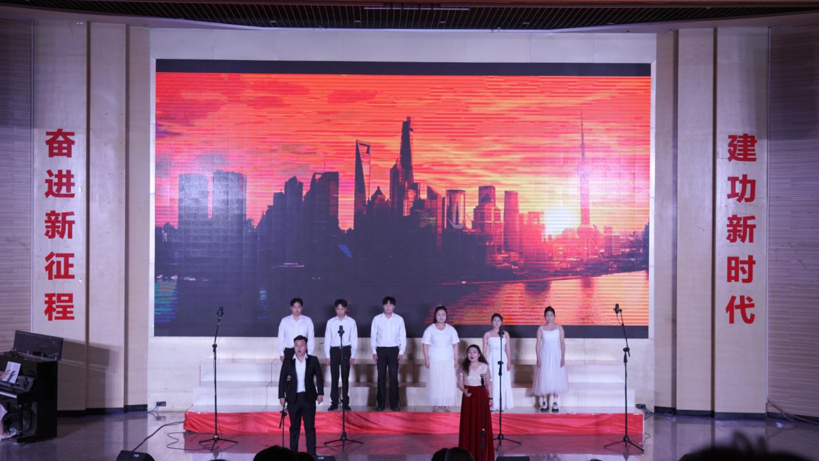 《我爱你中国》艺传师生.jpg