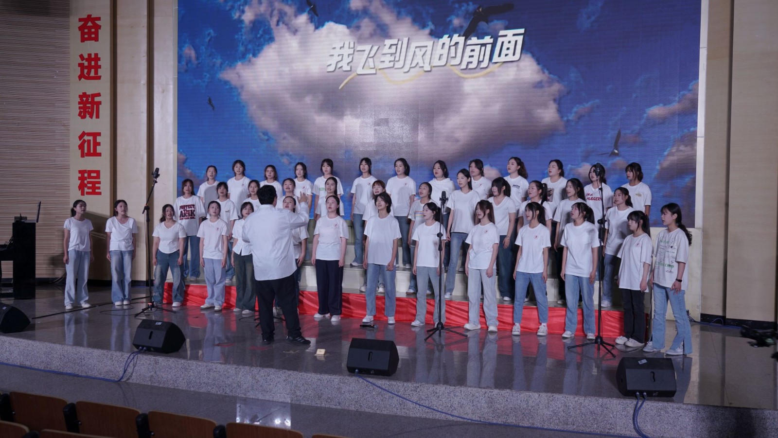《飞飞飞》财会金融学院.JPG