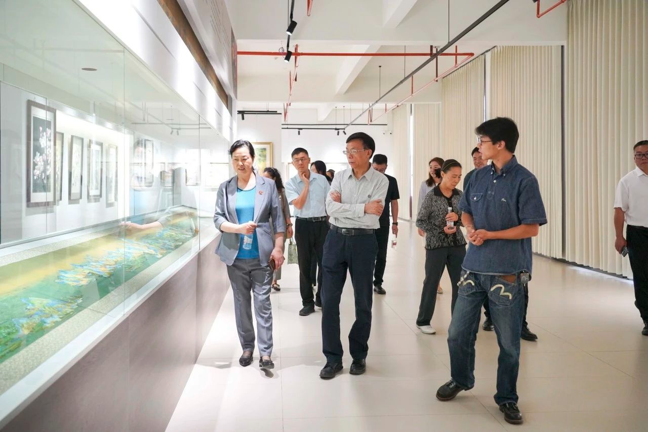 省政协教科卫体委员会到云南经济管理学院调研 第 3 张