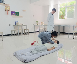 【警惕溺水风险，共守社区安澜 】高职学院青年志愿者协会启动“谨防溺水·安全渡夏”社区行动 第 3 张