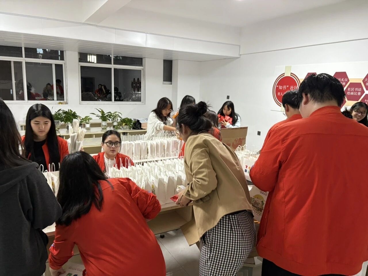 月满华诞情系经管，家国同心筑梦青春 | 财经商贸学院开展双节主题系列活动 第 6 张