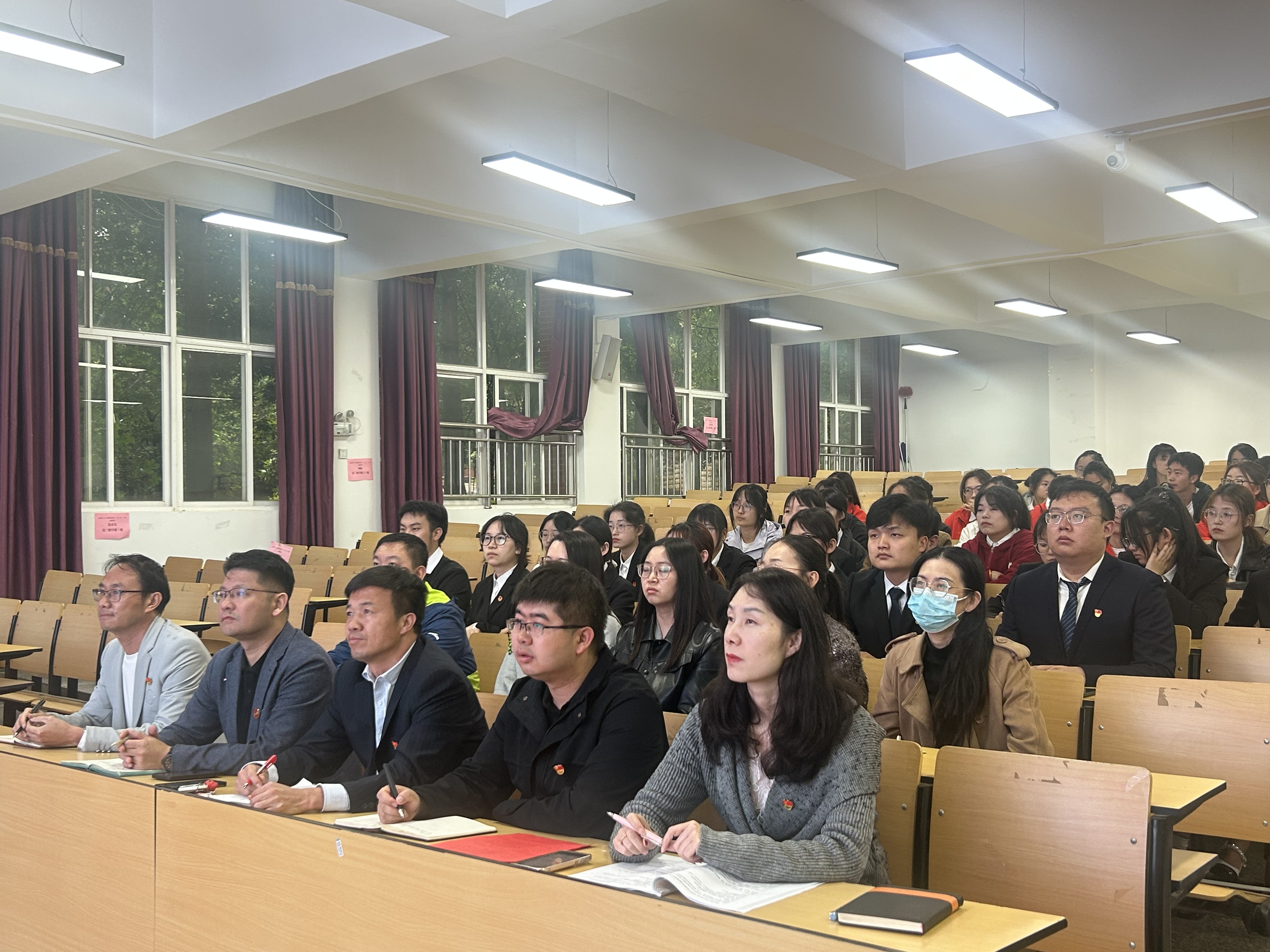 财会金融学院开展深入贯彻中央八项规定精神学习教育主题党课 第 4 张