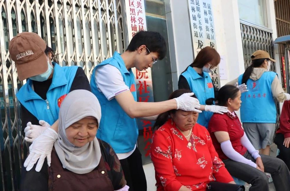 【校社联动】贴心义诊进龙院，守护夕阳“医”路相伴 第 5 张