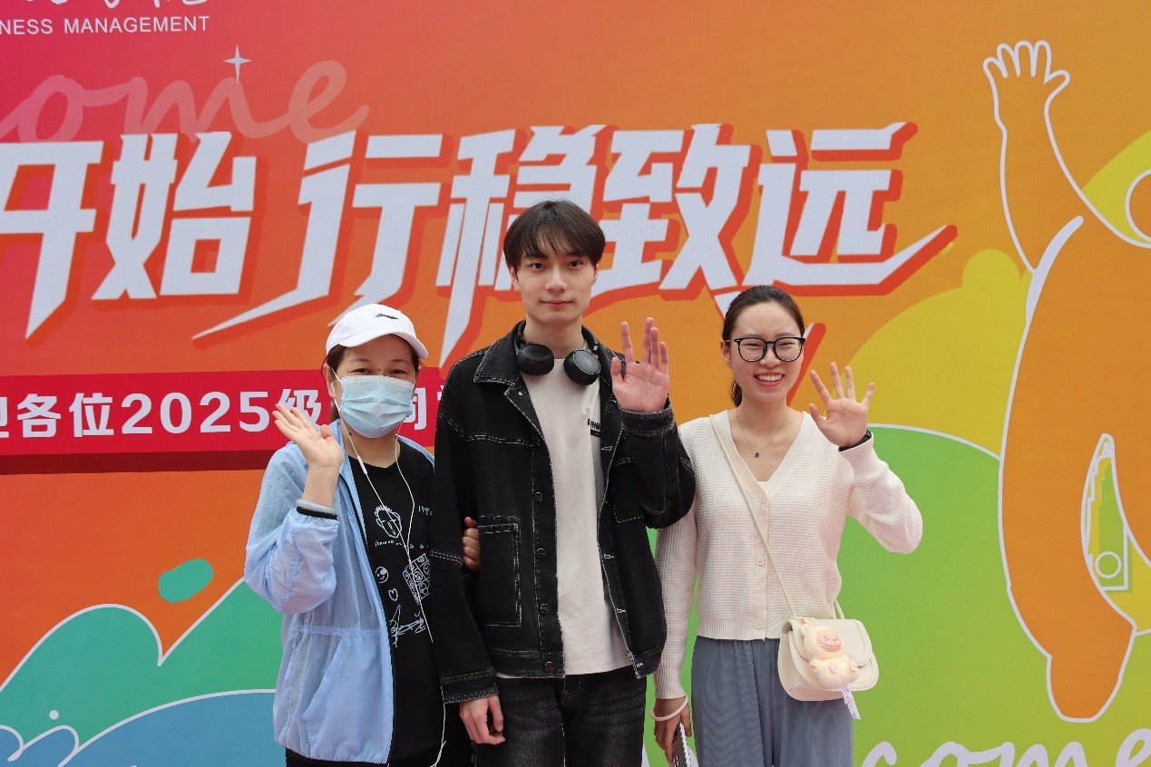 从这里启航！云经管医学院迎2025级新生，解锁医学成长新篇章 第 7 张