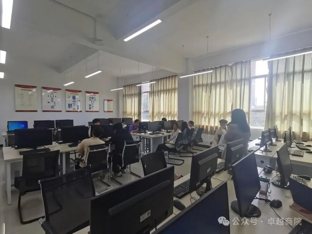 ​电商学子在创新辅导下绽放电商新思维：第十四届翰文杯学科竞赛-跨境电商大赛赛前培训 第 1 张