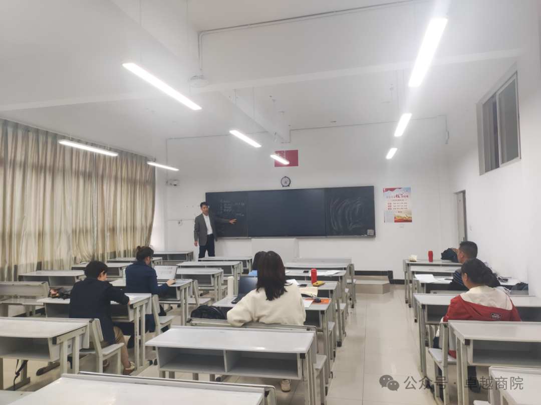 ​电商学子在创新辅导下绽放电商新思维：第十四届翰文杯学科竞赛-跨境电商大赛赛前培训 第 2 张