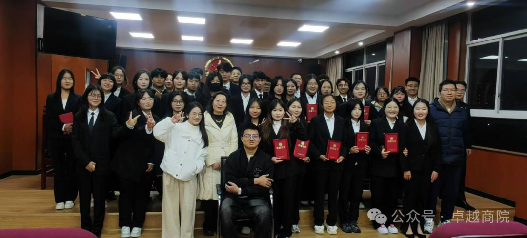 商学院法学专业与青年法学会共同举办法律辩论赛决赛 第 6 张