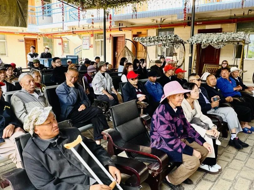 温情暖夕阳，青春志愿行|疯狂英语社与23本科法学1班敬老院之行 第 2 张