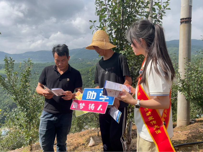 暑期社会实践|国家助学暖流涌 田间地头话希望 第 1 张 暑期社会实践|国家助学暖流涌 田间地头话希望 第 1 张