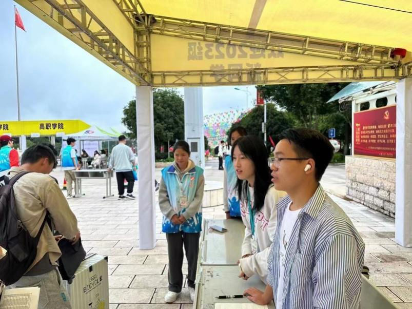 从校园到职场：一位贸易经济专业优秀毕业生的成长之路 第 3 张