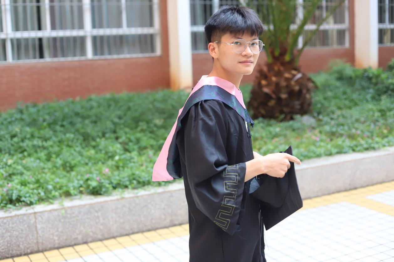 电商追光者 从电商学子到职教老师的成长之路 第 2 张