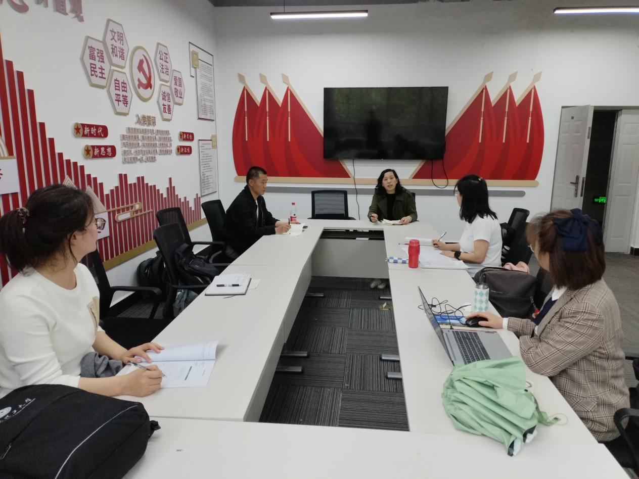 集思广益辩措施 群策群力谋提升 贸易经济专业学风建设专题座谈会 第 1 张 集思广益辩措施 群策群力谋提升 贸易经济专业学风建设专题座谈会 第 1 张