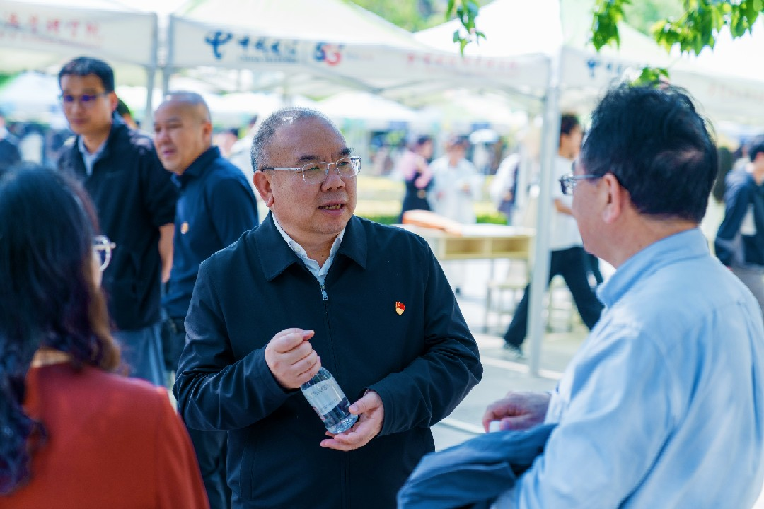 “启程马年 健康安宁”云南经济管理学院医学院 专场招聘会圆满举行 第 4 张 “启程马年 健康安宁”云南经济管理学院医学院 专场招聘会圆满举行 第 4 张