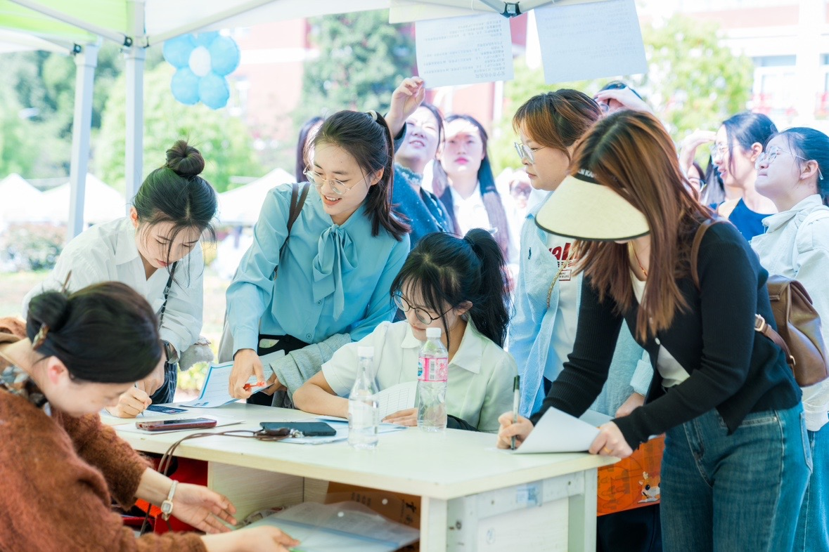“启程马年 健康安宁”云南经济管理学院医学院 专场招聘会圆满举行 第 6 张 “启程马年 健康安宁”云南经济管理学院医学院 专场招聘会圆满举行 第 6 张