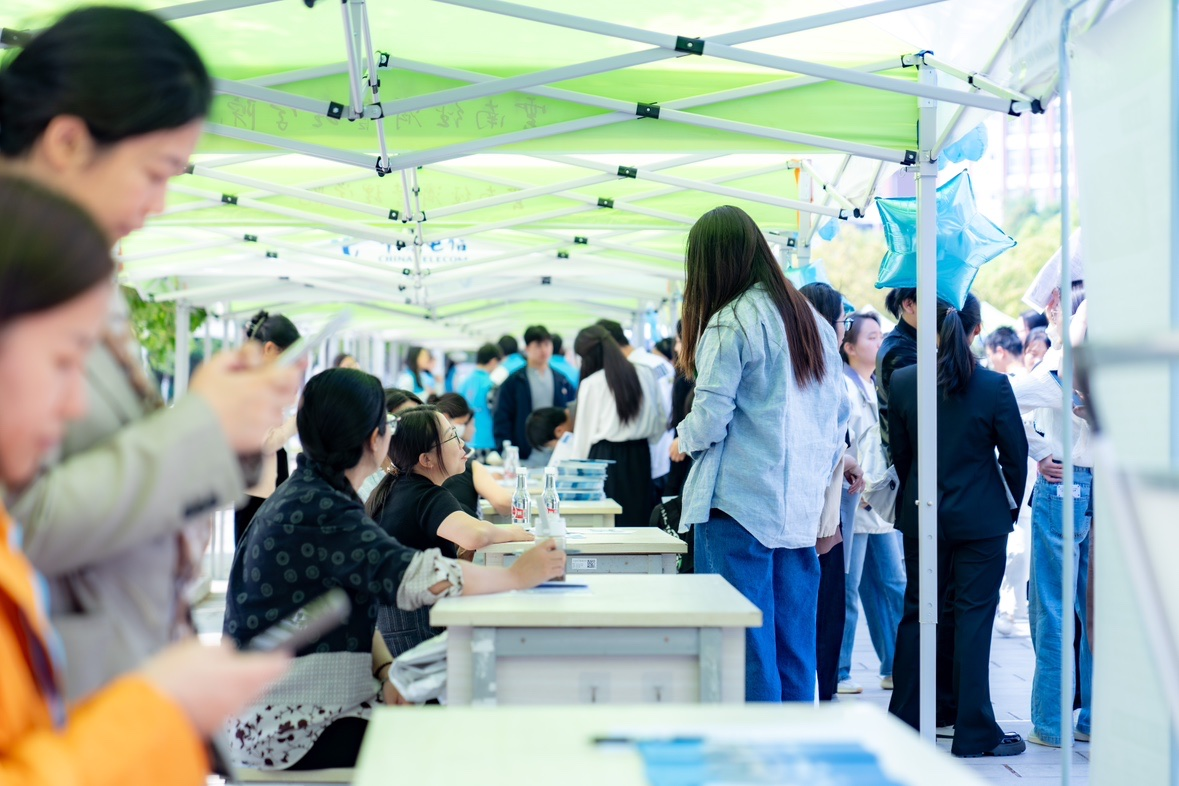“启程马年 健康安宁”云南经济管理学院医学院 专场招聘会圆满举行 第 1 张 “启程马年 健康安宁”云南经济管理学院医学院 专场招聘会圆满举行 第 1 张