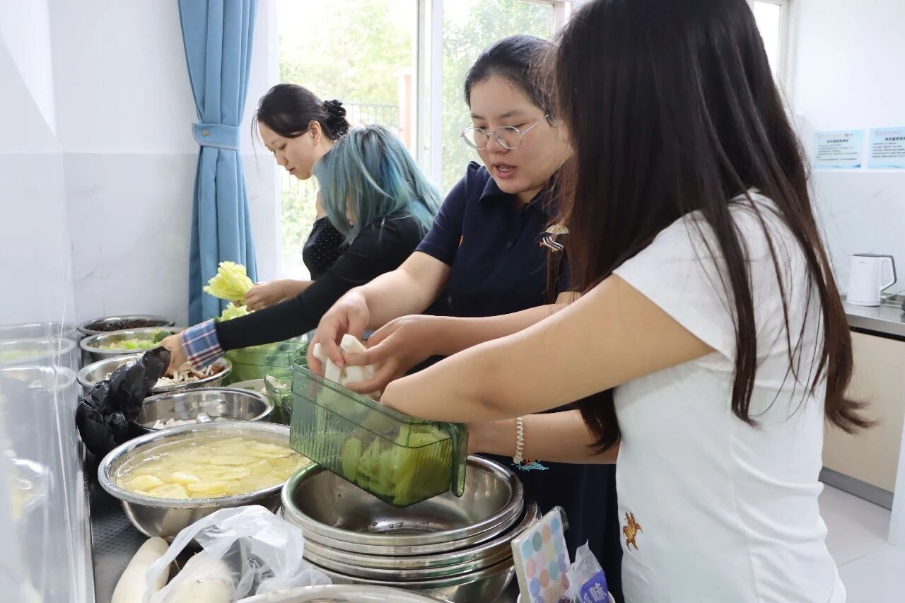 月满经管寄乡愁，情暖杏林伴韶华 ｜医学院举办中秋留校学子暖心茶话餐叙会 第 8 张
