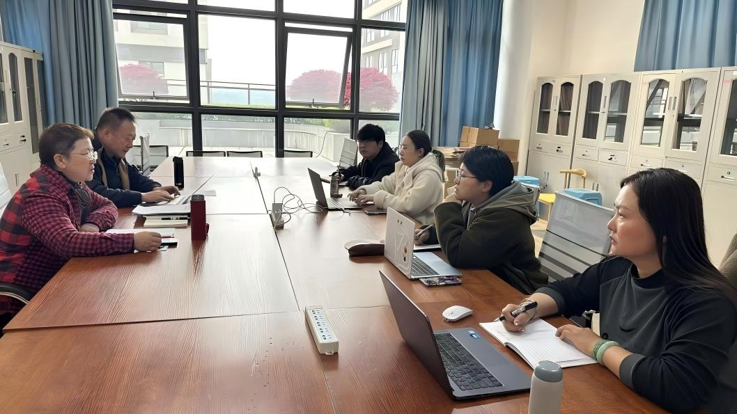 锚定申硕目标 细化推进举措——艺术与传媒学院召开2026年申硕工作推进会 第 1 张